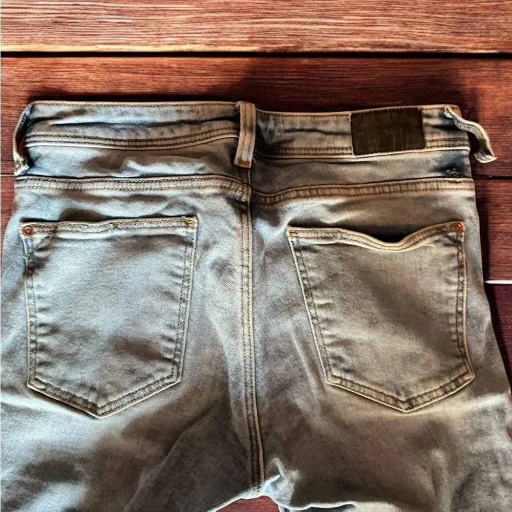 Zara distressed skinny jeans - size 2 (A1) - Picture 4 of 5